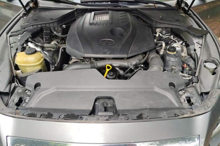 Used Infiniti Q50L 2015 2.0T Enjoyment Edition Engine Bay