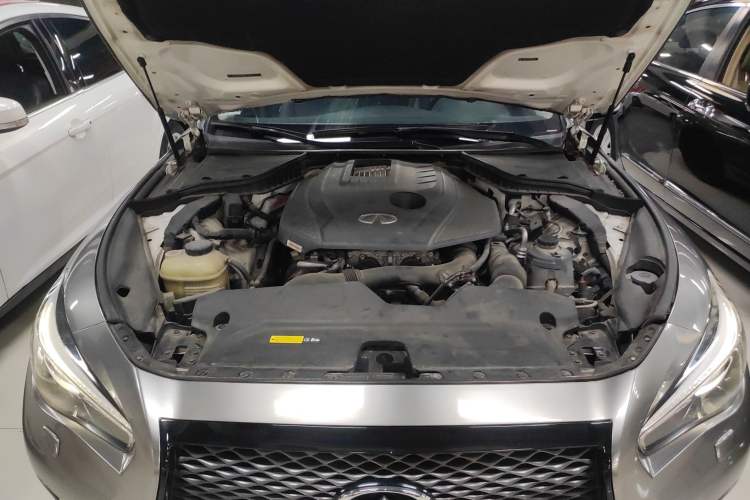 Used Infiniti Q50L 2015 2.0T Enjoyment Edition Engine Bay