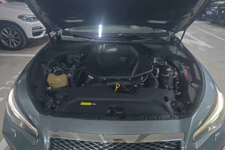Used Infiniti Q50L 2015 2.0T Enjoyment Edition Engine Bay