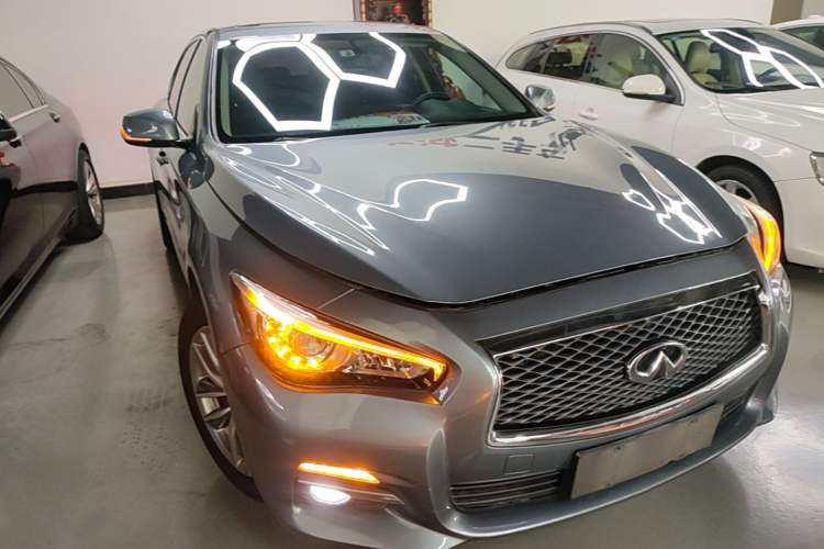 Used Infiniti Q50L 2015 2.0T Comfort Edition Front Right 45 Deg