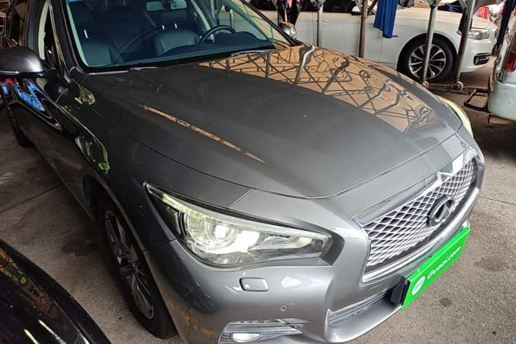 Used Infiniti Q50L 2015 2.0T Luxury Edition Front Right 45 Deg