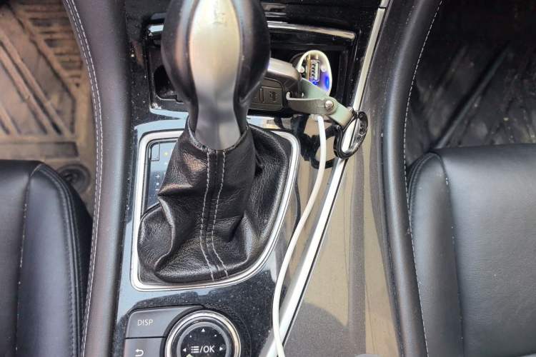 Used Infiniti Q50L 2015 2.0T Comfort Edition Gear Lever