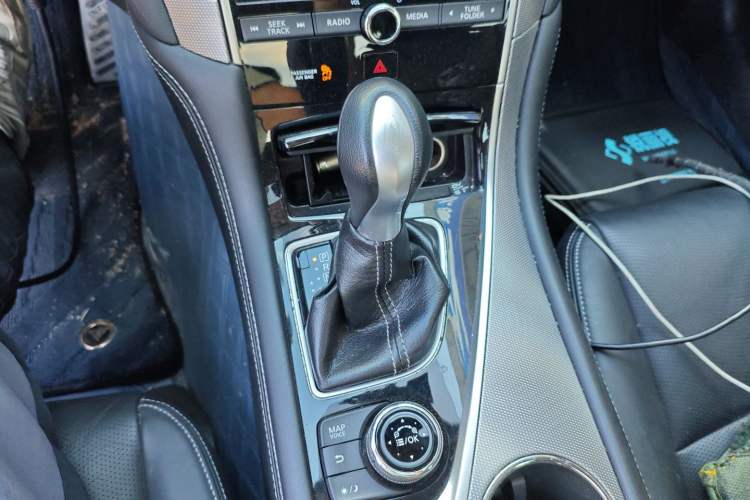 Used Infiniti Q50L 2015 2.0T Enjoyment Edition Gear Lever