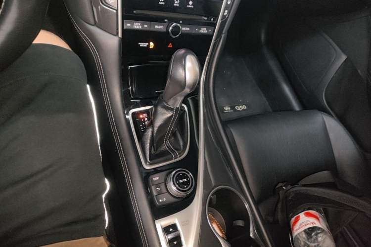 Used Infiniti Q50L 2015 2.0T Comfort Edition Gear Lever