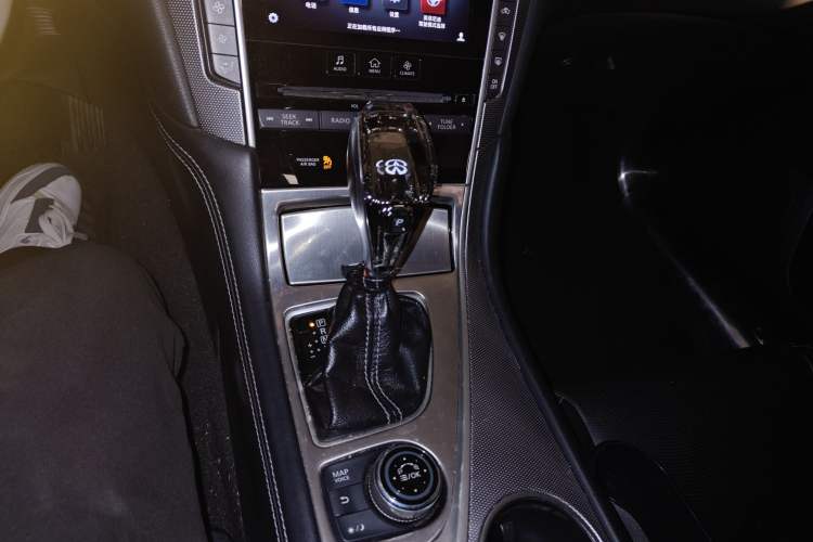 Used Infiniti Q50L 2015 2.0T Enjoyment Edition Gear Lever