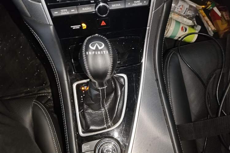 Used Infiniti Q50L 2015 2.0T Enjoyment Edition Gear Lever