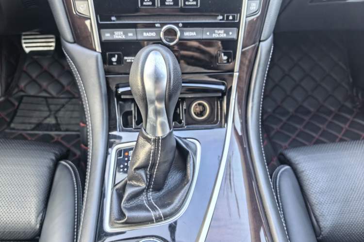 Used Infiniti Q50L 2015 2.0T Luxury Sport Edition Gear Lever