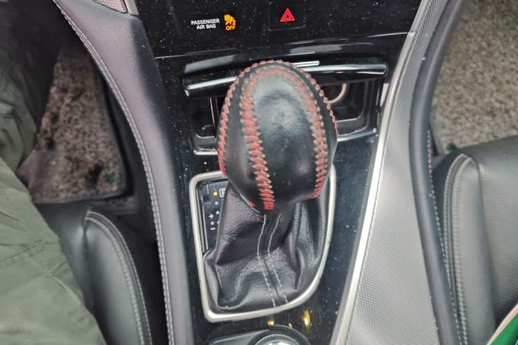 Used Infiniti Q50L 2015 2.0T Enjoyment Edition Gear Lever
