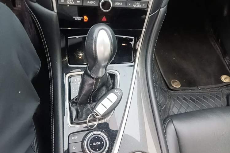Used Infiniti Q50L 2015 2.0T Comfort Edition Gear Lever