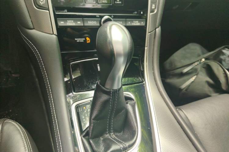 Used Infiniti Q50L 2015 2.0T Enjoyment Edition Gear Lever