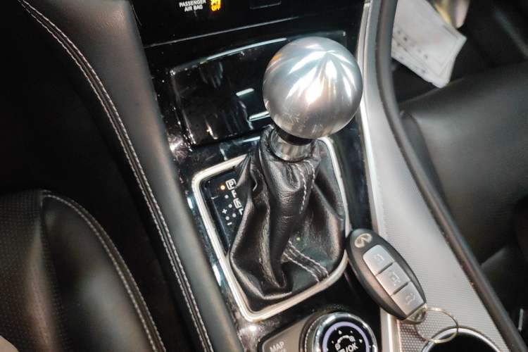 Used Infiniti Q50L 2015 2.0T Enjoyment Edition Gear Lever