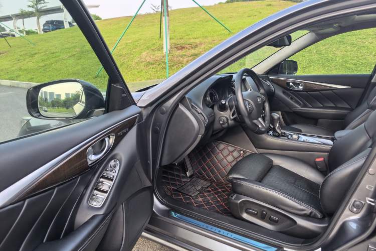 Used Infiniti Q50L 2015 2.0T Luxury Sport Edition Interior 1