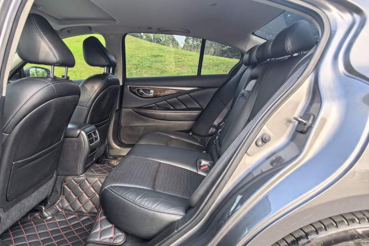 Used Infiniti Q50L 2015 2.0T Luxury Sport Edition Interior 2