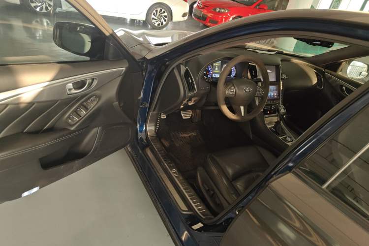 Used Infiniti Q50L 2015 2.0T Enjoyment Edition Interior 3