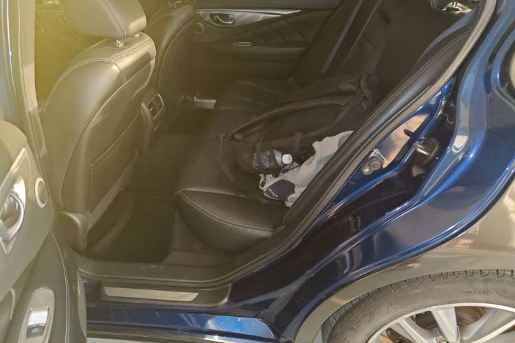 Used Infiniti Q50L 2015 2.0T Enjoyment Edition Interior 4