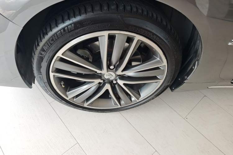 Used Infiniti Q50L 2015 2.0T Luxury Sport Edition Left Front Wheel Hub