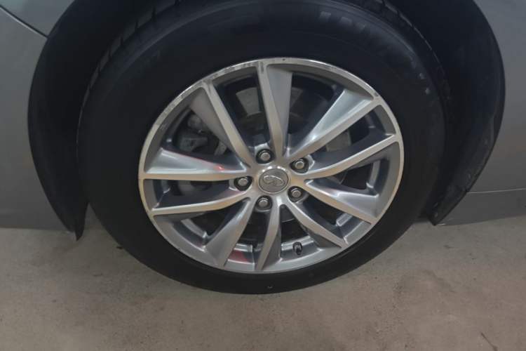 Used Infiniti Q50L 2015 2.0T Enjoyment Edition Left Front Wheel Hub