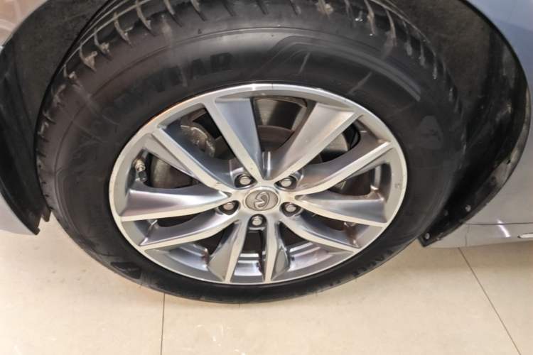 Used Infiniti Q50L 2015 2.0T Comfort Edition Left Front Wheel Hub