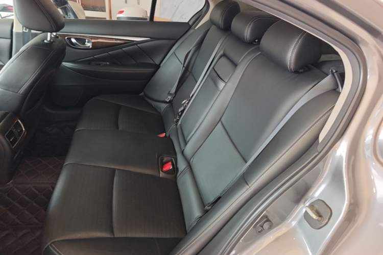 Used Infiniti Q50L 2015 2.0T Luxury Sport Edition Left Rear Seat