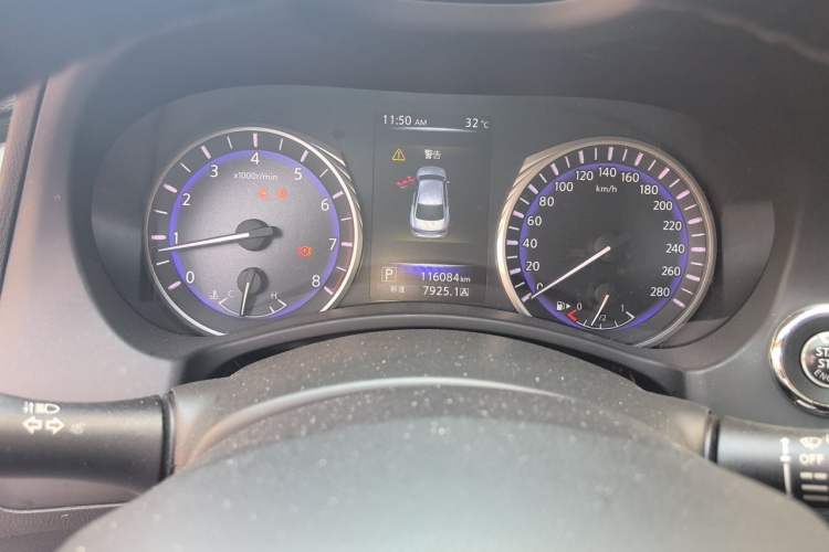 Used Infiniti Q50L 2015 2.0T Comfort Edition Odometer Close Up