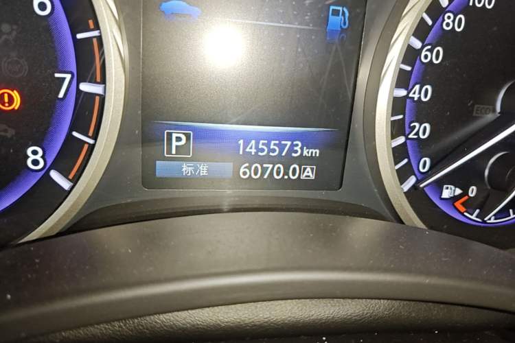 Used Infiniti Q50L 2015 2.0T Enjoyment Edition Odometer Close Up