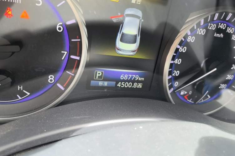 Used Infiniti Q50L 2015 2.0T Enjoyment Edition Odometer Close Up