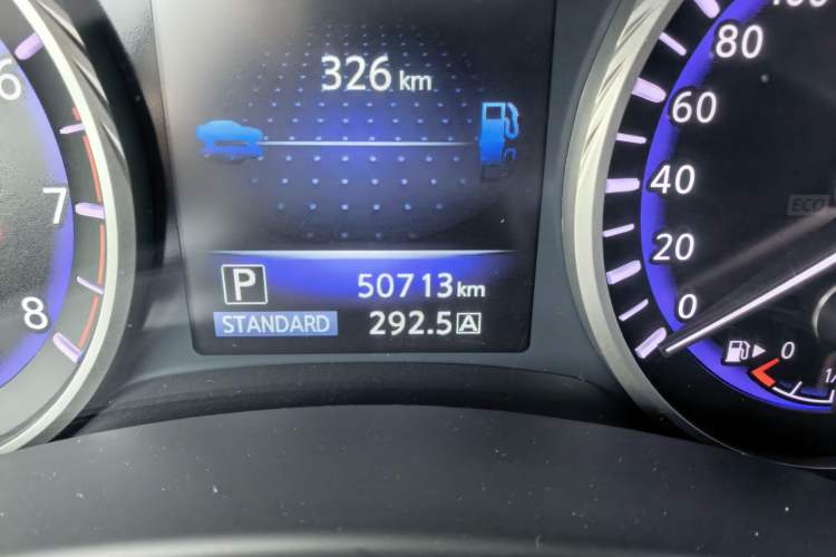 Used Infiniti Q50L 2015 2.0T Luxury Sport Edition Odometer Close Up