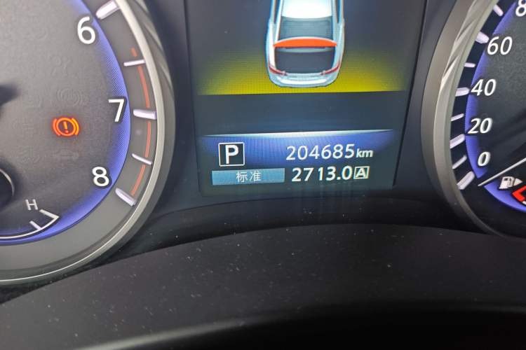 Used Infiniti Q50L 2015 2.0T Enjoyment Edition Odometer Close Up