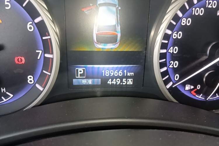 Used Infiniti Q50L 2015 2.0T Comfort Edition Odometer Close Up