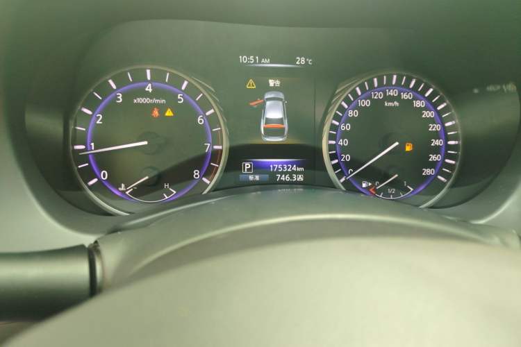Used Infiniti Q50L 2015 2.0T Enjoyment Edition Odometer Close Up