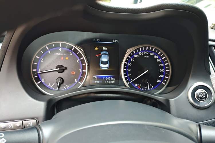 Used Infiniti Q50L 2015 2.0T Sport Edition Odometer Close Up