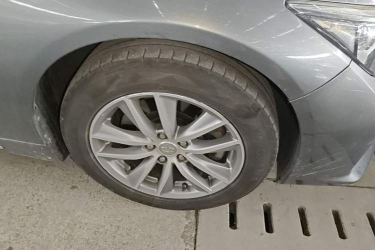 Used Infiniti Q50L 2015 2.0T Enjoyment Edition Right Front Wheel Hub