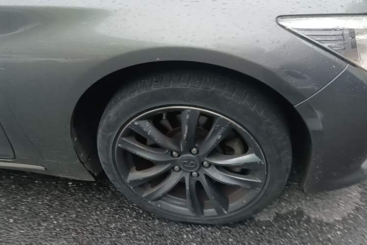 Used Infiniti Q50L 2015 2.0T Comfort Edition Right Front Wheel Hub
