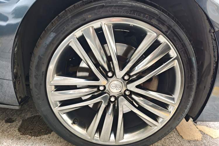 Used Infiniti Q50L 2015 2.0T Sport Edition Right Front Wheel Hub
