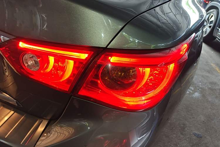 Used Infiniti Q50L 2015 2.0T Luxury Edition Right Rear Taillight