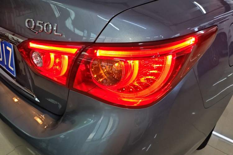 Used Infiniti Q50L 2015 2.0T Comfort Edition Right Rear Taillight