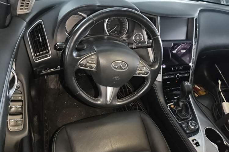 Used Infiniti Q50L 2015 2.0T Enjoyment Edition Steering Wheel