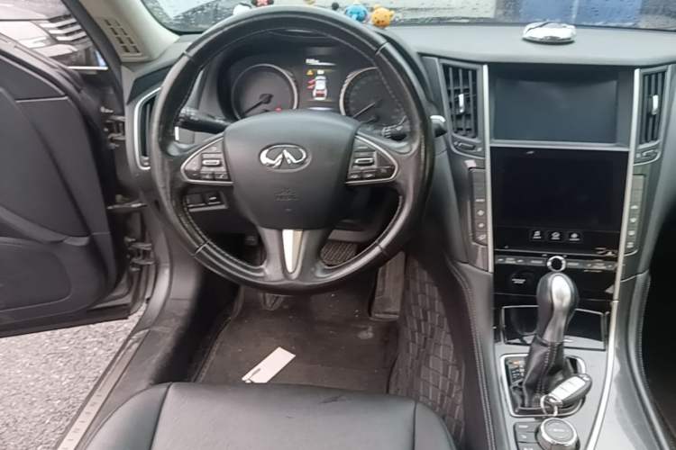 Used Infiniti Q50L 2015 2.0T Comfort Edition Steering Wheel