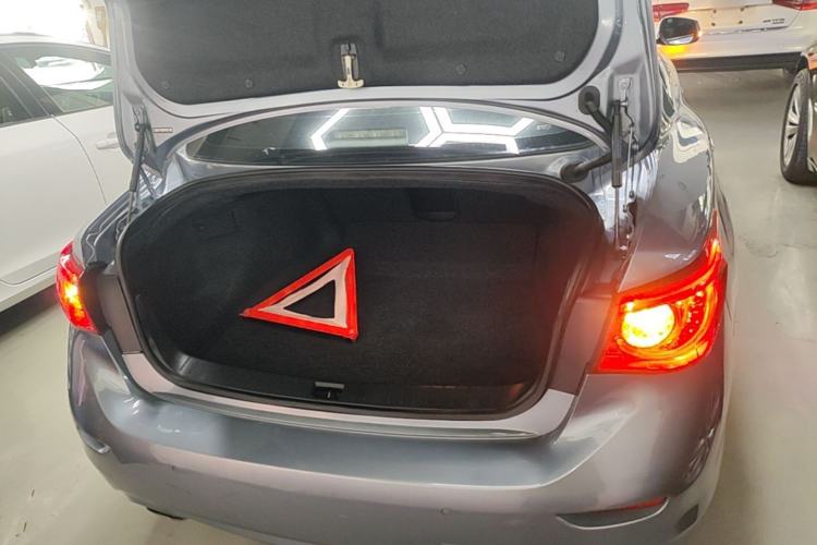 Used Infiniti Q50L 2015 2.0T Comfort Edition Trunk