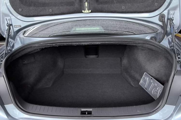 Used Infiniti Q50L 2015 2.0T Enjoyment Edition Trunk