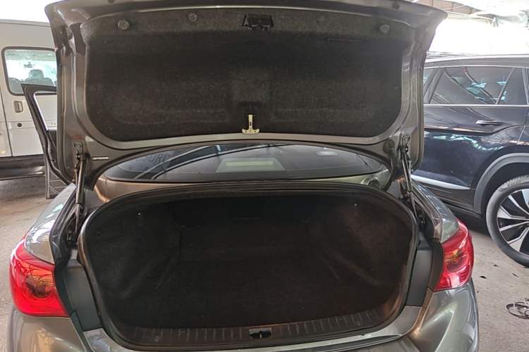 Used Infiniti Q50L 2015 2.0T Luxury Edition Trunk