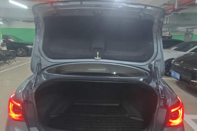 Used Infiniti Q50L 2015 2.0T Enjoyment Edition Trunk