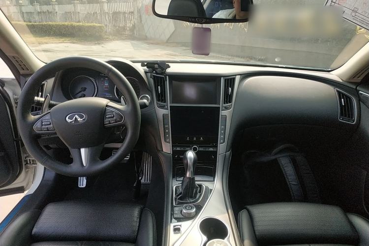 Used Infiniti Q50L 2015 2.0T Sport Edition Center Console