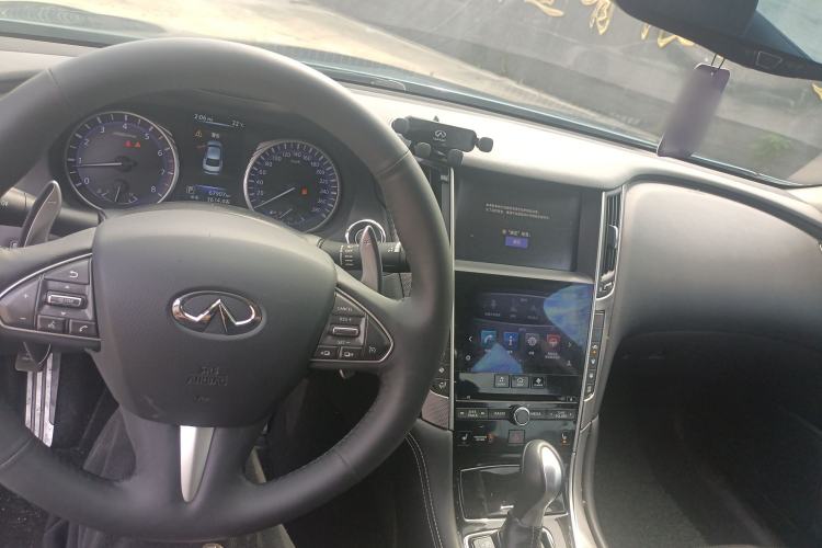 Used Infiniti Q50L 2015 2.0T Sport Edition Center Console