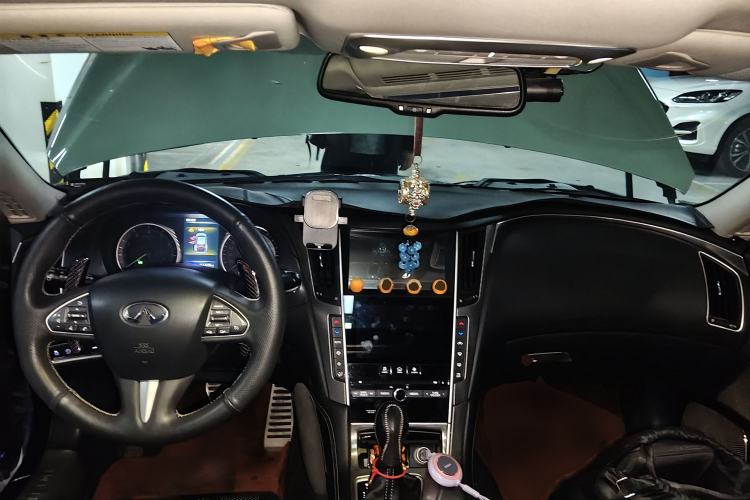 Used Infiniti Q50L 2015 2.0T Enjoyment Edition Center Console