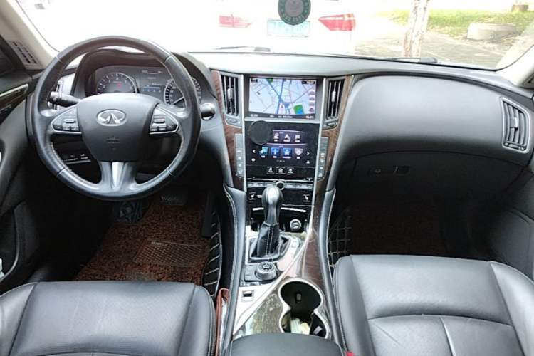 Used Infiniti Q50L 2015 2.0T Luxury Edition Center Console