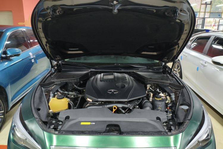 Used Infiniti Q50L 2015 2.0T Enjoyment Edition Engine Bay