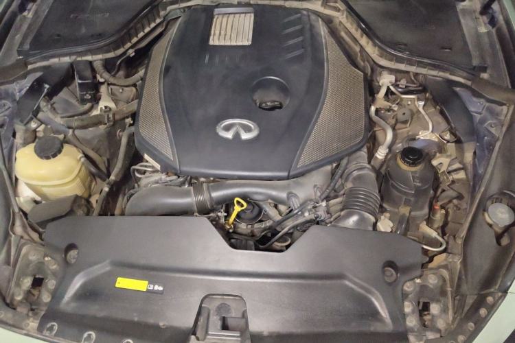 Used Infiniti Q50L 2015 2.0T Enjoyment Edition Engine Bay