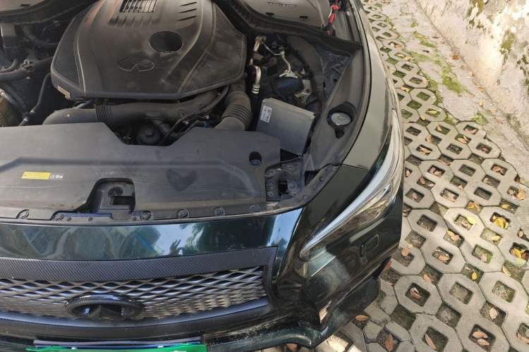 Used Infiniti Q50L 2015 2.0T Sport Edition Engine Bay Left