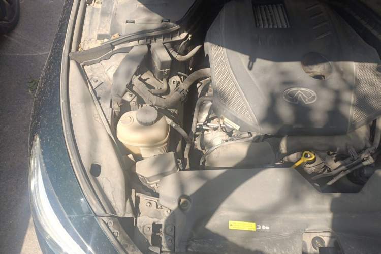 Used Infiniti Q50L 2015 2.0T Enjoyment Edition Engine Bay Right